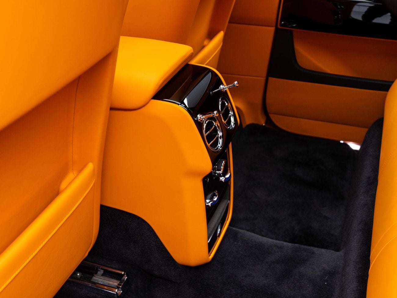 Rolls Royce Cullinan STD BUY NOW, PAY 2027 | THE BLACKLINE STANDARD | 2028 Rolls Royce Warranty + Service Contract
