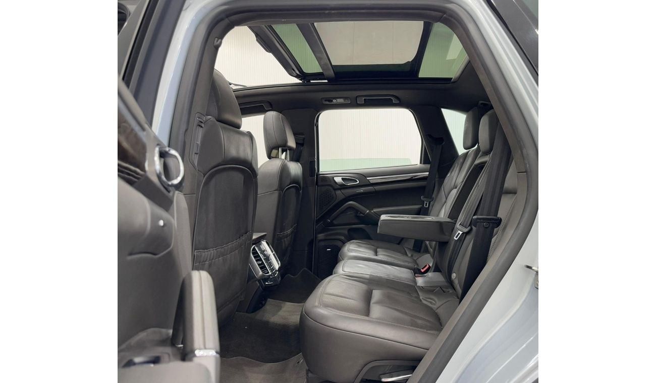 Porsche Cayenne 2018 Porsche Cayenne Platinum Edition, One Year Warranty, Service History, Excellent Condition, GCC