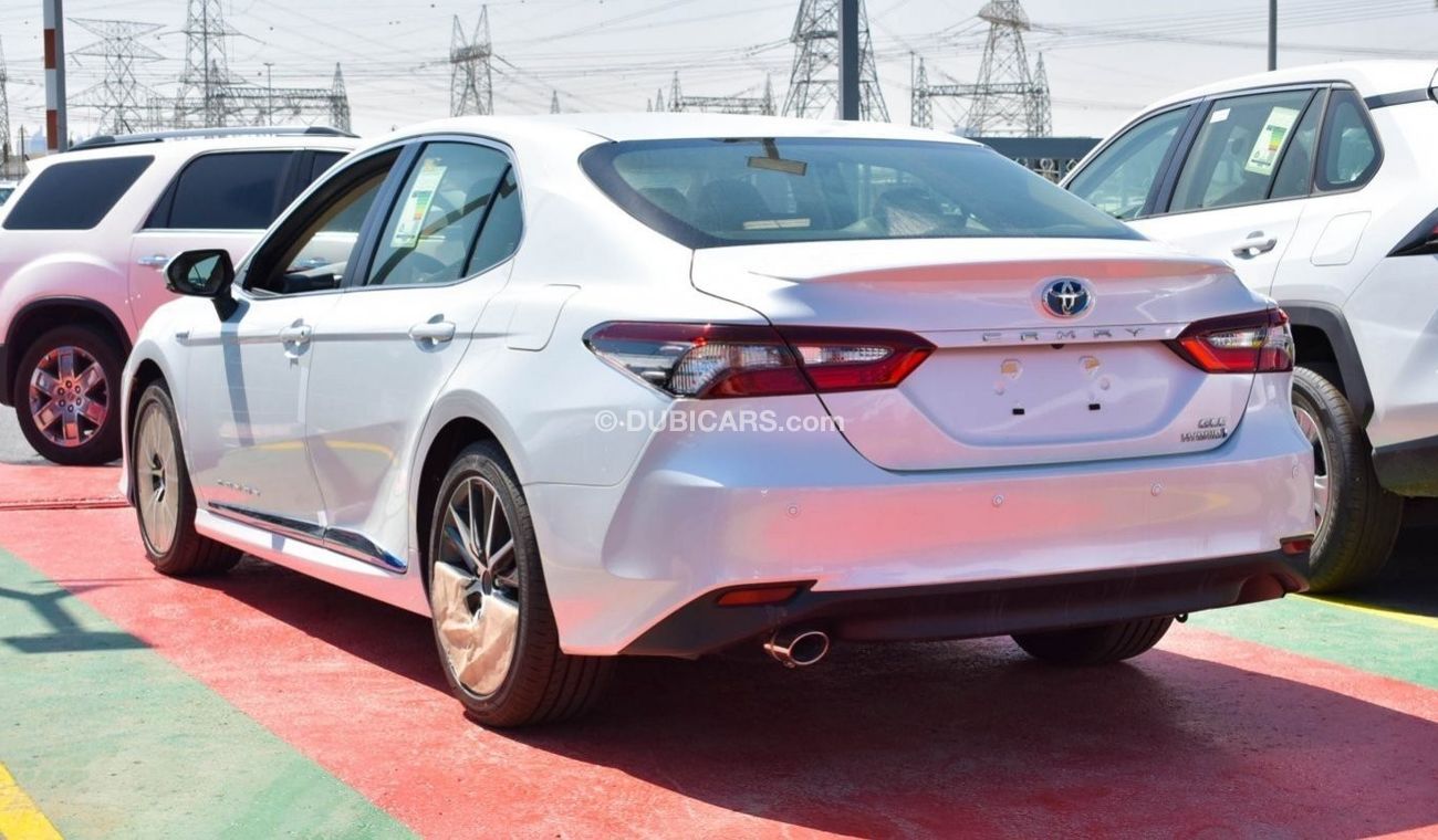 Toyota Camry GLE (( Hybrid )) 2.5L Petrol White color 4cyl , A/T, 4X2 FWD