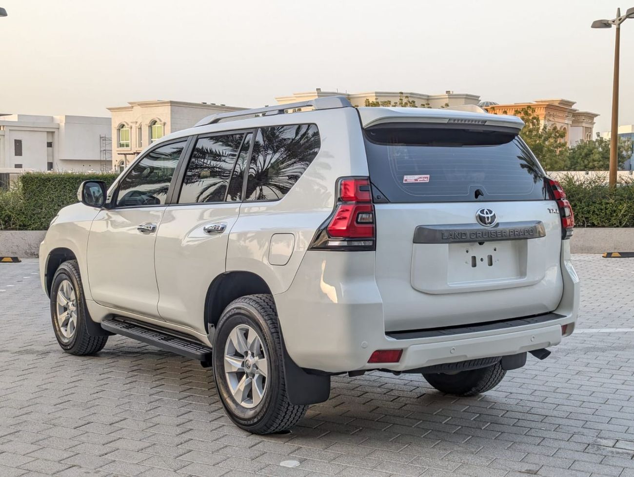 تويوتا برادو Toyota Prado 2.7L white 2020 LHD
