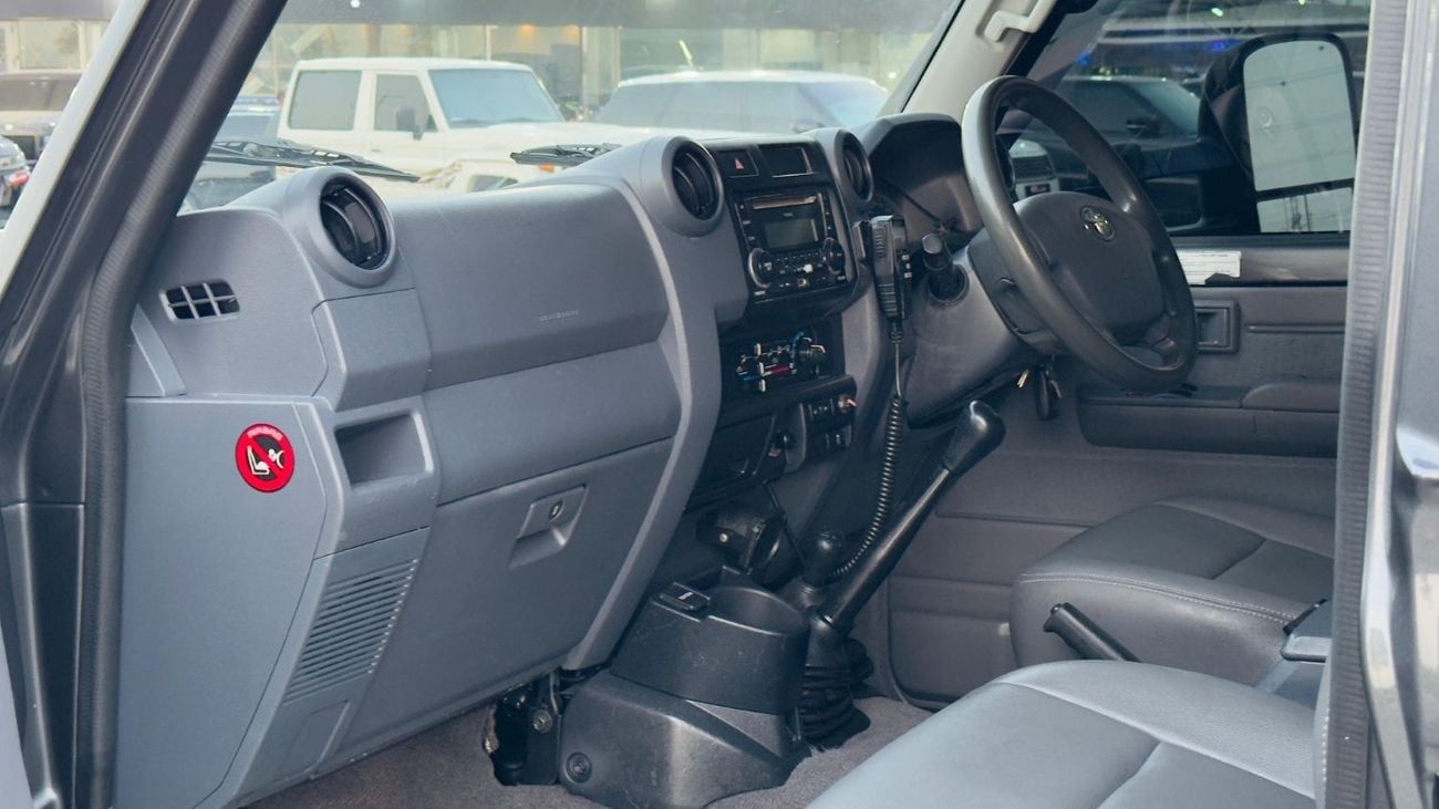 تويوتا لاند كروزر بيك آب HEAVY DUTY FRONT BUMPER | SINGLE CABIN | GR LEATHER SEATS | 4.5L DIESEL ENGINE | MANUAL TRANSMISSION