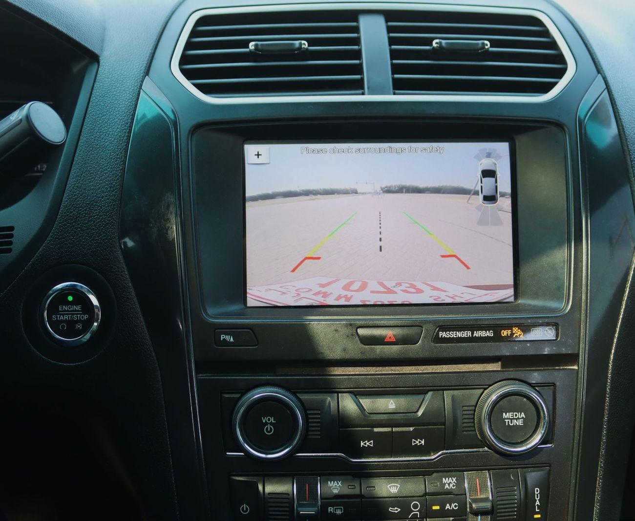 Ford Explorer XLT 3.5L Ford Explorer - 2017 - GCC - Full Option  - 6 V- XLT - 4WD - 3.3L -7 Seats - In excellent c