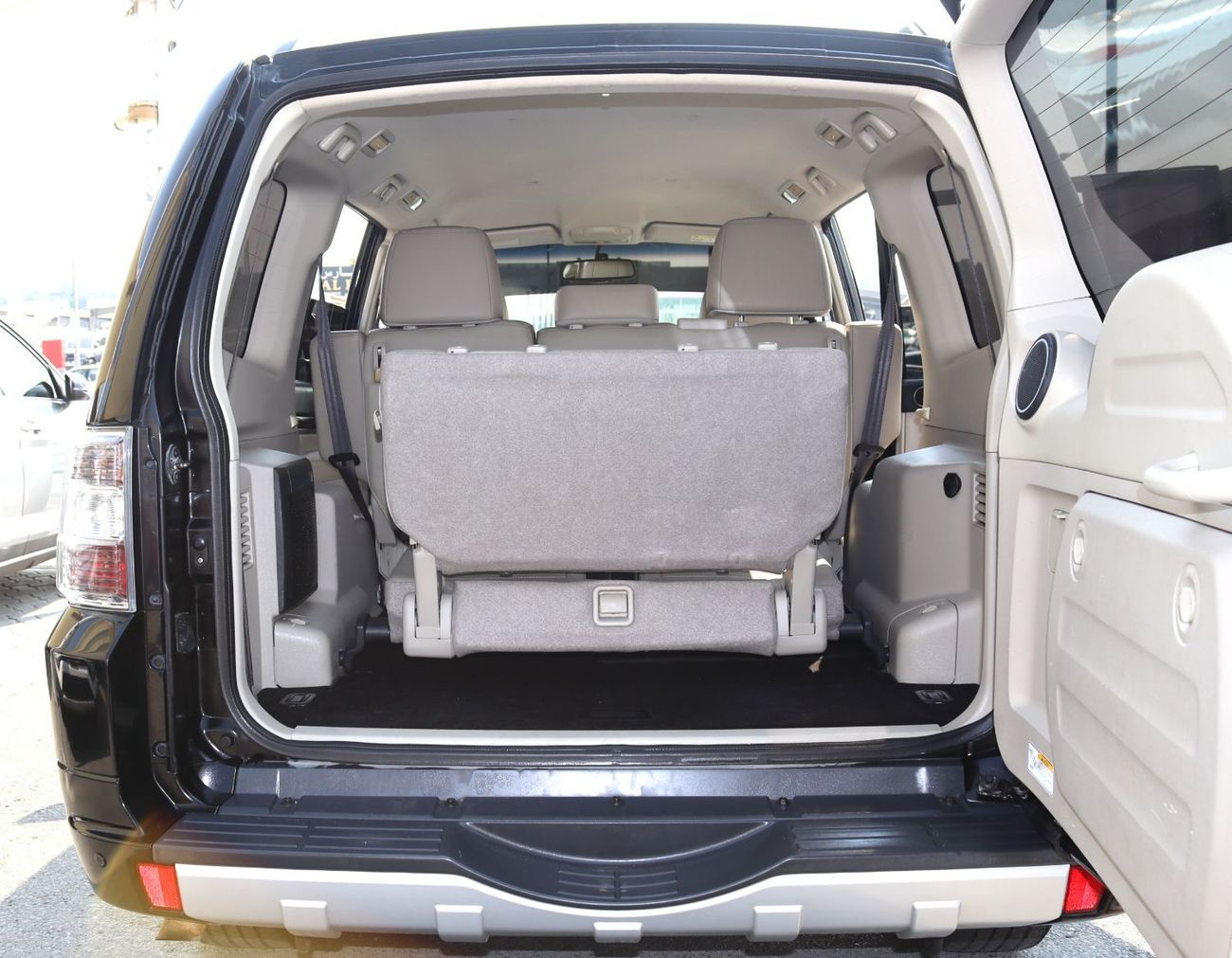 Mitsubishi Pajero GLS 3.8L Mitsubishi Pajero 2020 -GCC- Accident-free -7seats - 3.8L-V6 - KM 92000 - In excellent cond