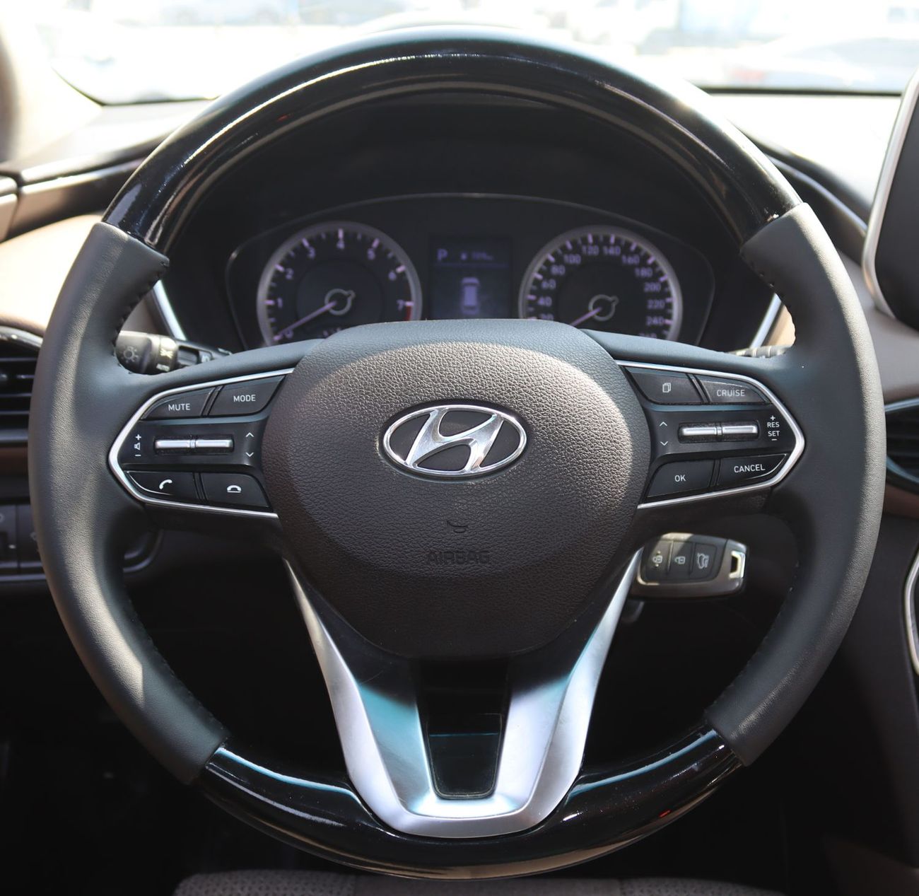 هيونداي سانتا في هيونداي سانتافى 2019 - خليجى - بدون حوادث - محرك 2.4 - عدد 7 مقاعد - بحاله ممتازه