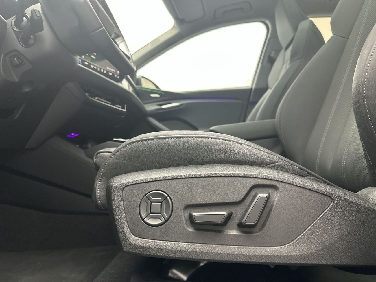 أودي Q6 إيترون Q6 SUV e-tron quattro 387hp (Ref# 012607)