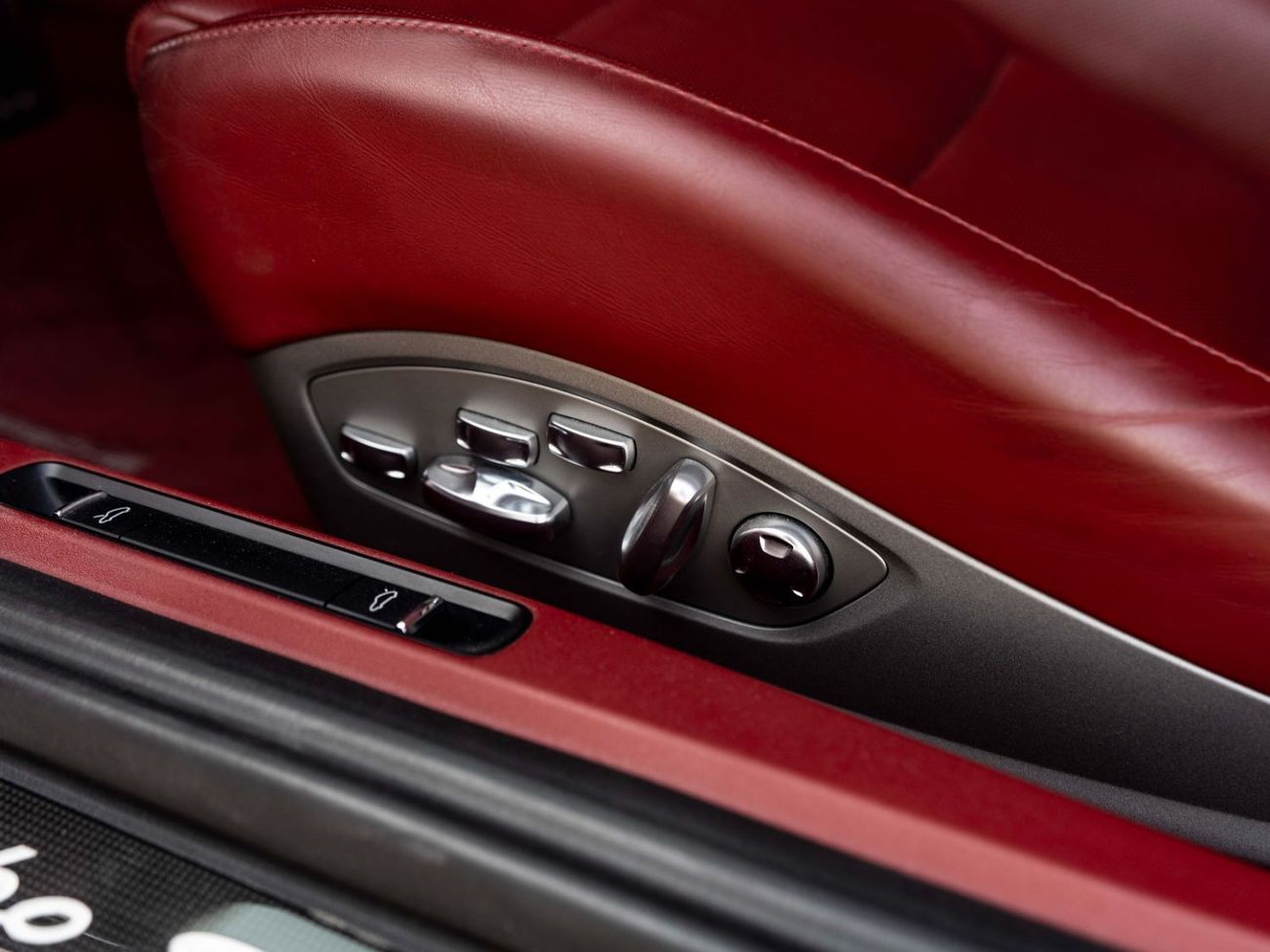 Porsche 911 Turbo S 3.8L (530 HP) Coupe