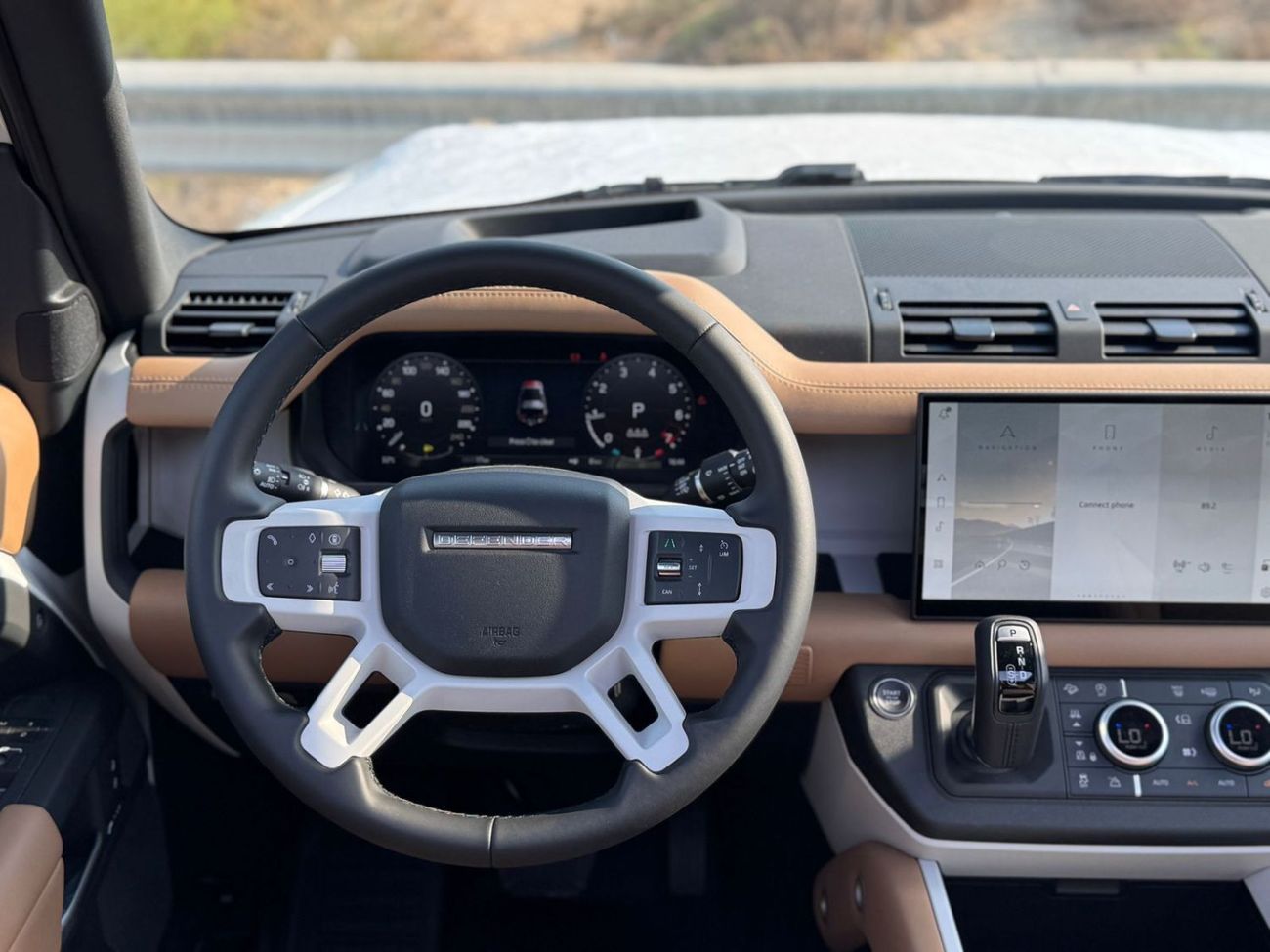 Land Rover Defender P400 90 SE 3.0L (5 Seater)