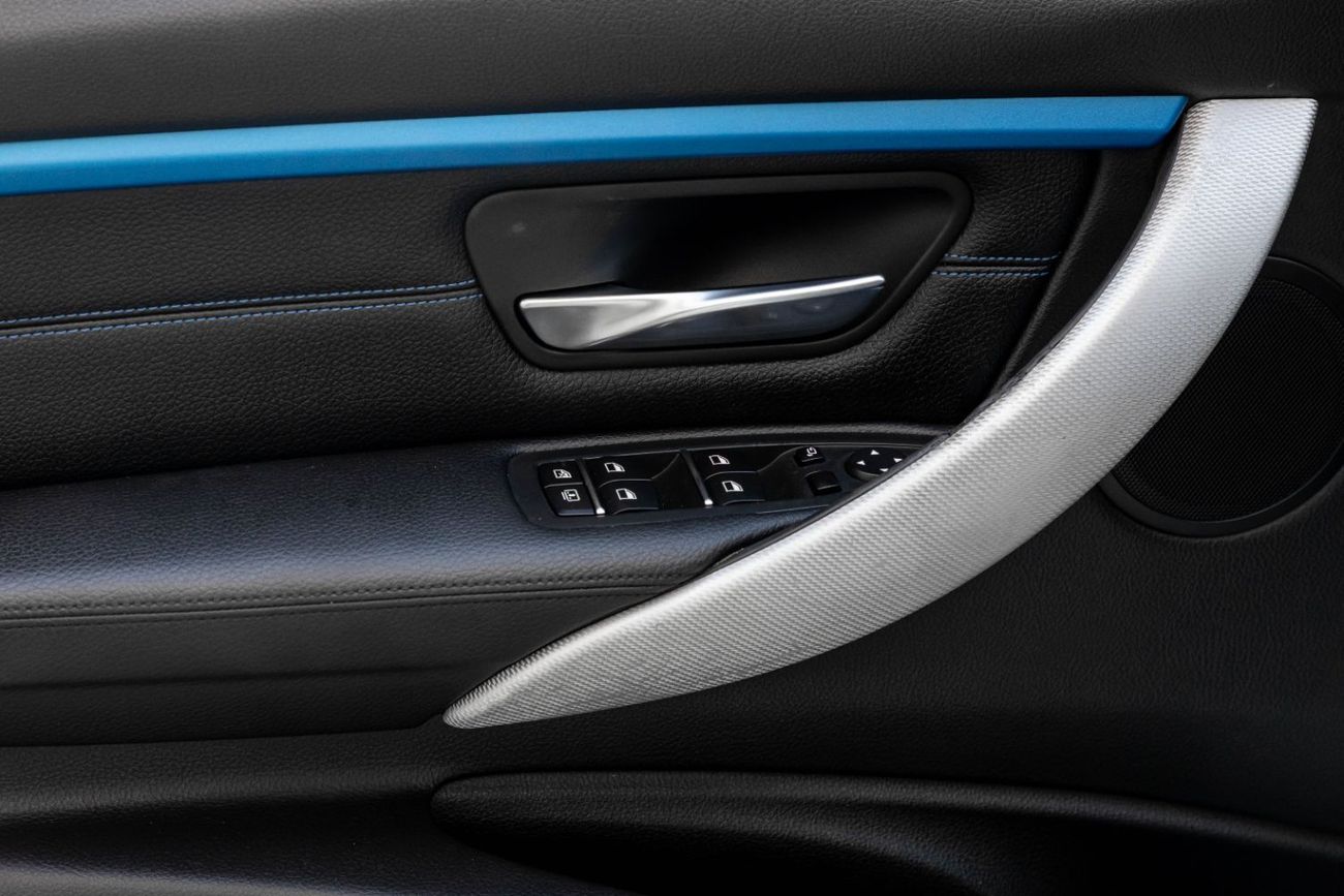 BMW 318i M-Kit | 1,371 P.M  | 0% Downpayment | Low Kms! | Warranty!