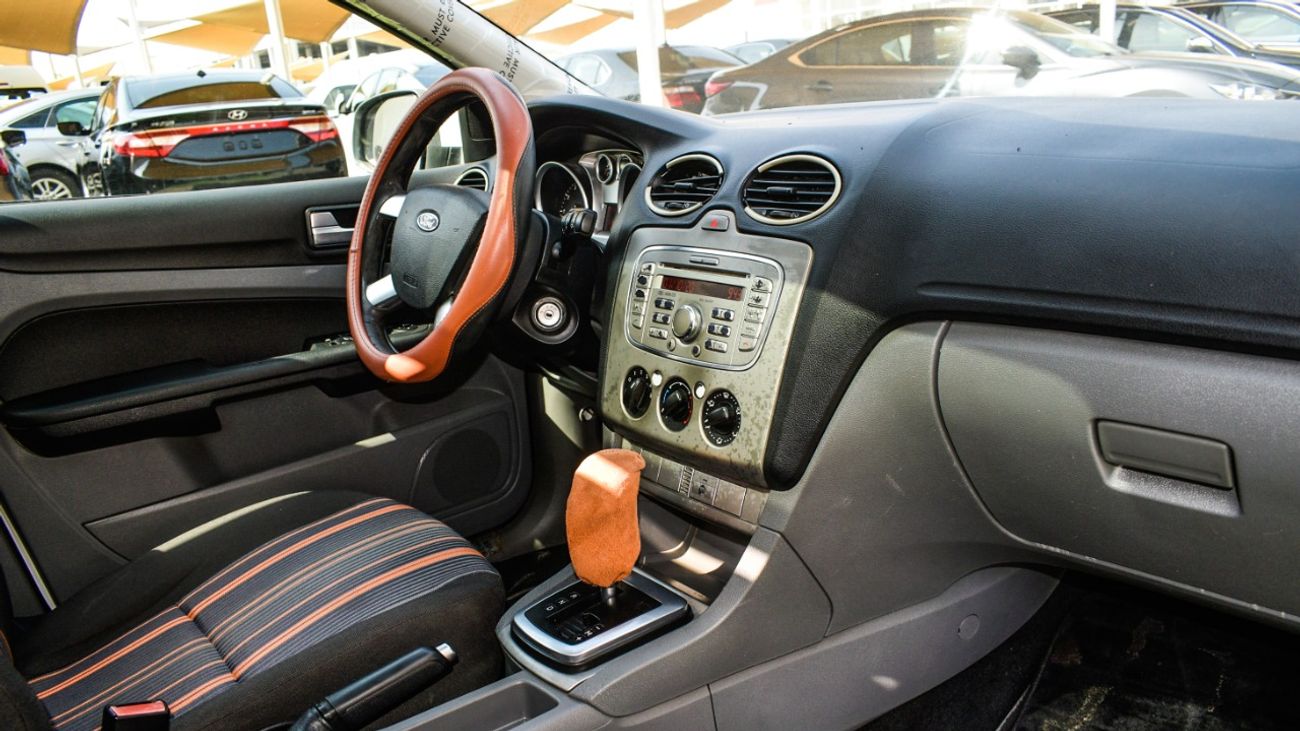 Ford Focus Gulf - number one - hatch - cruise control - control - rear wing, fog lights in excellent condition