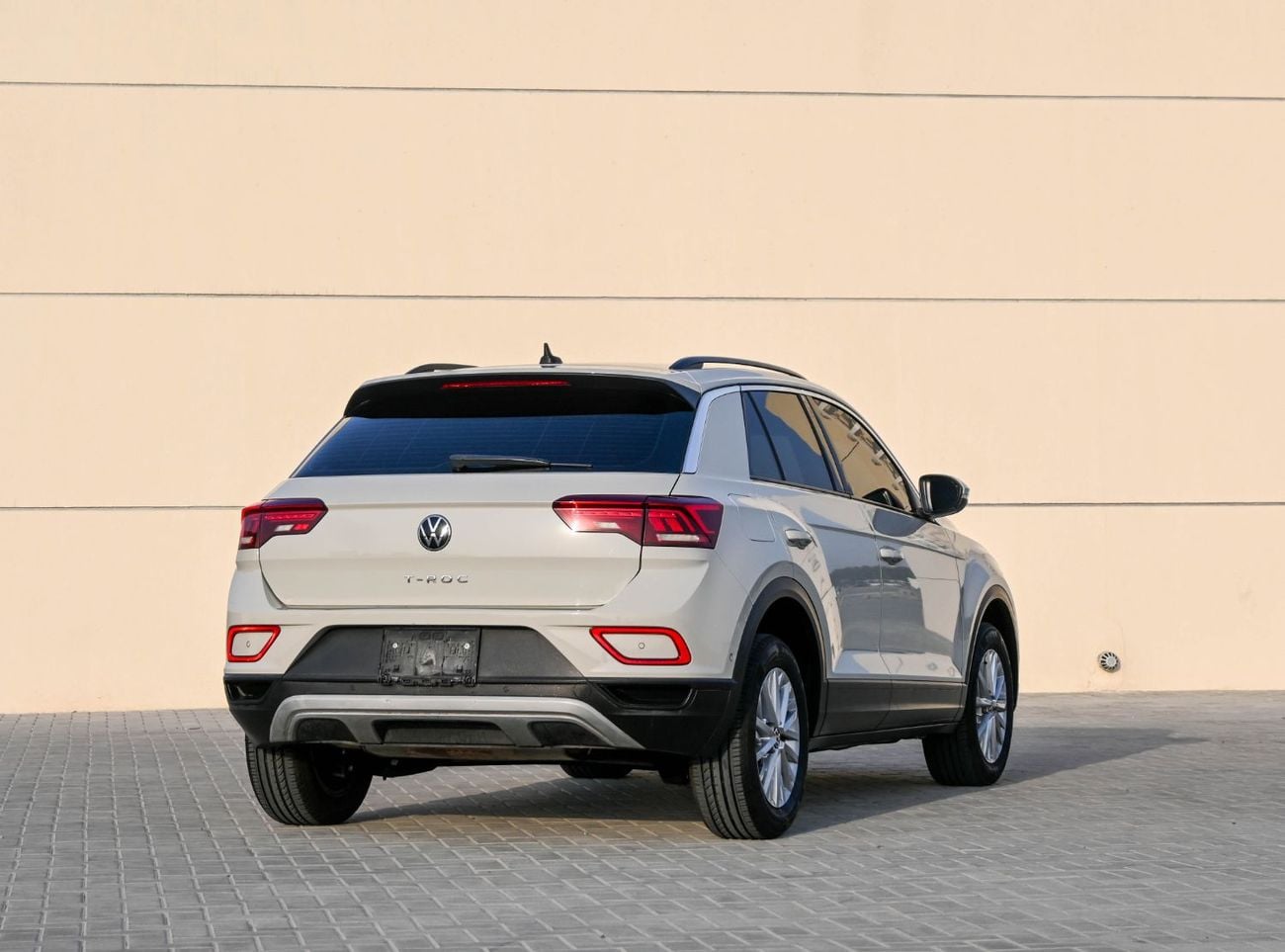 Volkswagen T ROC Life 1.4L VOLKSWAGEN T ROC 2023 1.4L GCC   accident-free Excellent Condition 1019  AED Monthly