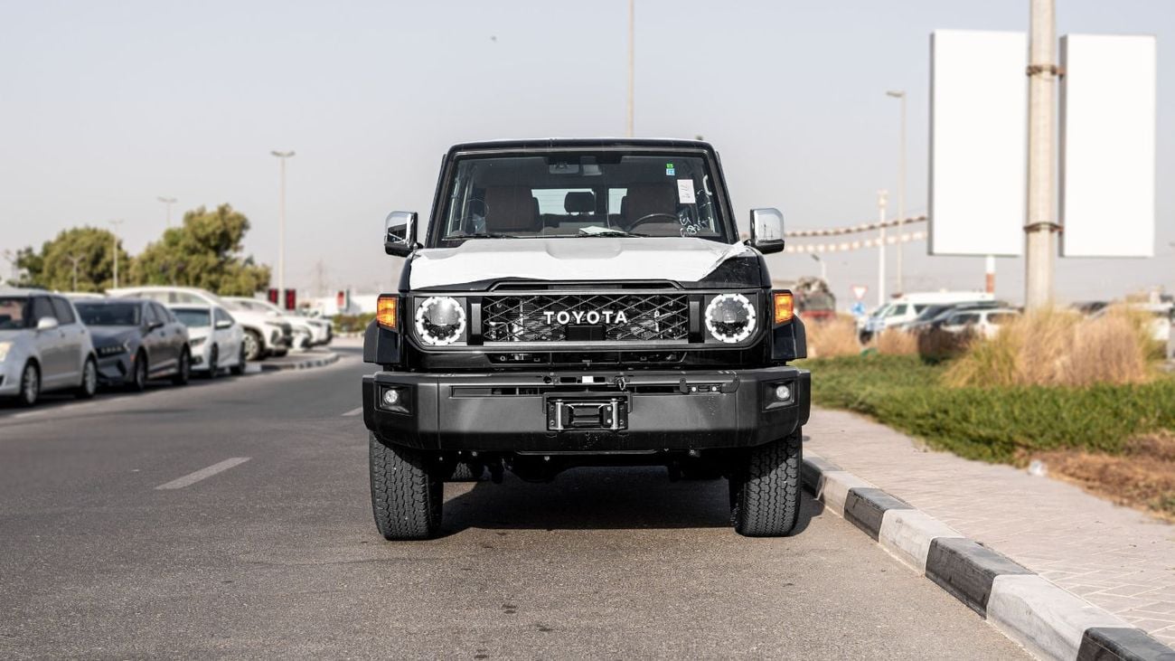 تويوتا لاند كروزر 70 2026 Toyota Land Cruiser LC76 2.8L AT Diesel (Black-Brown)