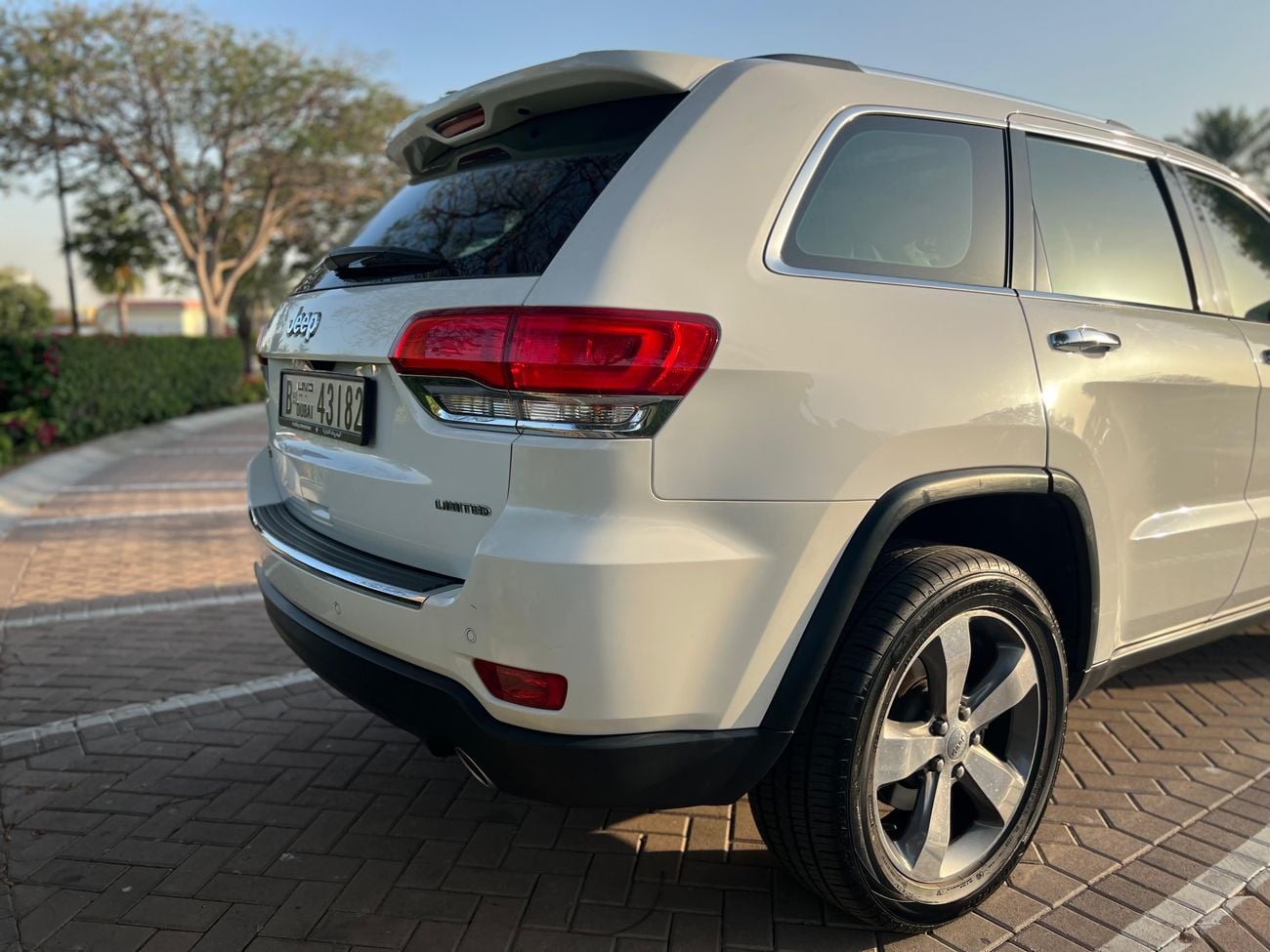 جيب جراند شيروكي Limited 3.6L