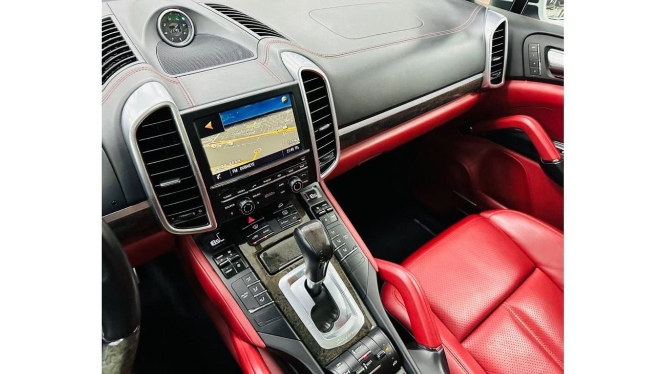 Porsche Cayenne GCC .. FSH .. Warranty … Original Paint .. Top Range