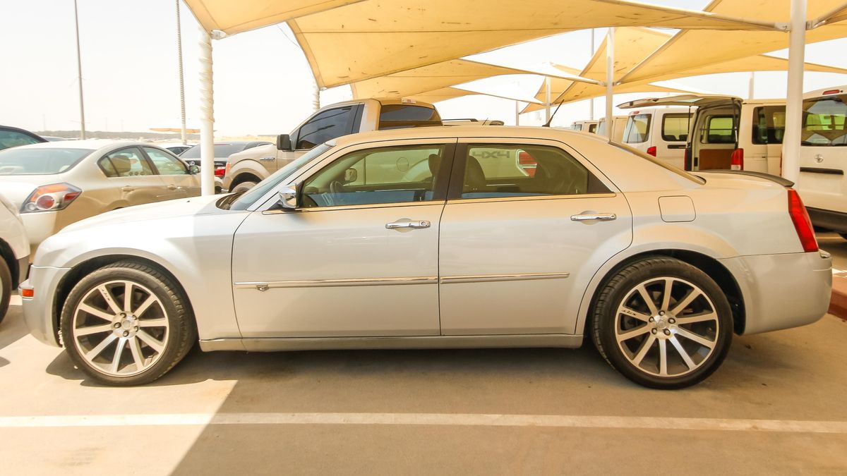 Chrysler 300c Hemi For Sale Aed 16 000 Grey Silver 2008