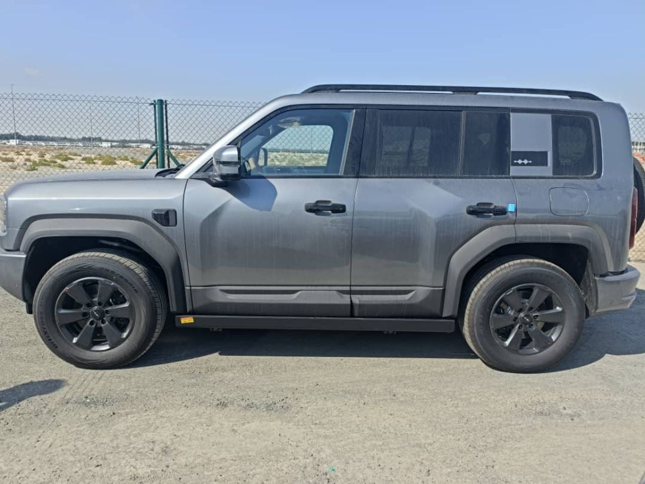 BYD Leopard 5 grey-brown Long-Range Battery