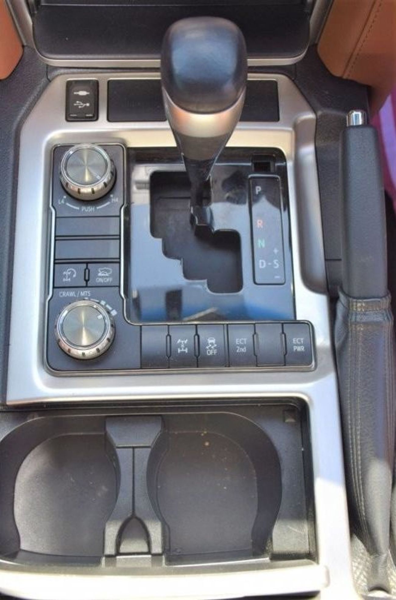 تويوتا لاند كروزر LC200 V8 Diesel 4.5L (Export Only)