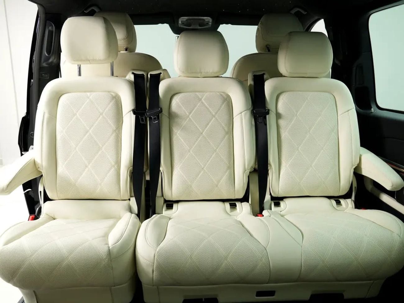 Mercedes Benz V300 AVANTGARDE BRABUS V300 EXTRA-LONG | GCC SPECS | DEALER WARRANTY