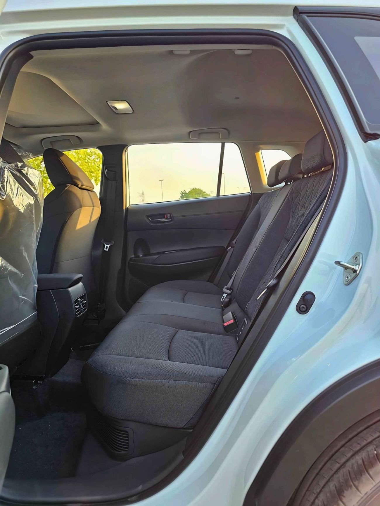 تويوتا كورولا كروس HYBRID ELITE / SUNROOF / FABRIC SEATS / 2.0L V4 PETROL (CODE # CRCHC)