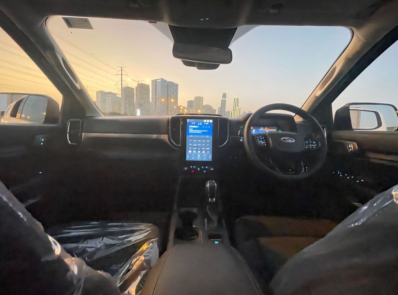 فورد رانجر XLT 2.0L Double Cabin Diesel YN2S Engine Automatic Gear 4WD 4-Cylinders 5 Seats 5 Doors