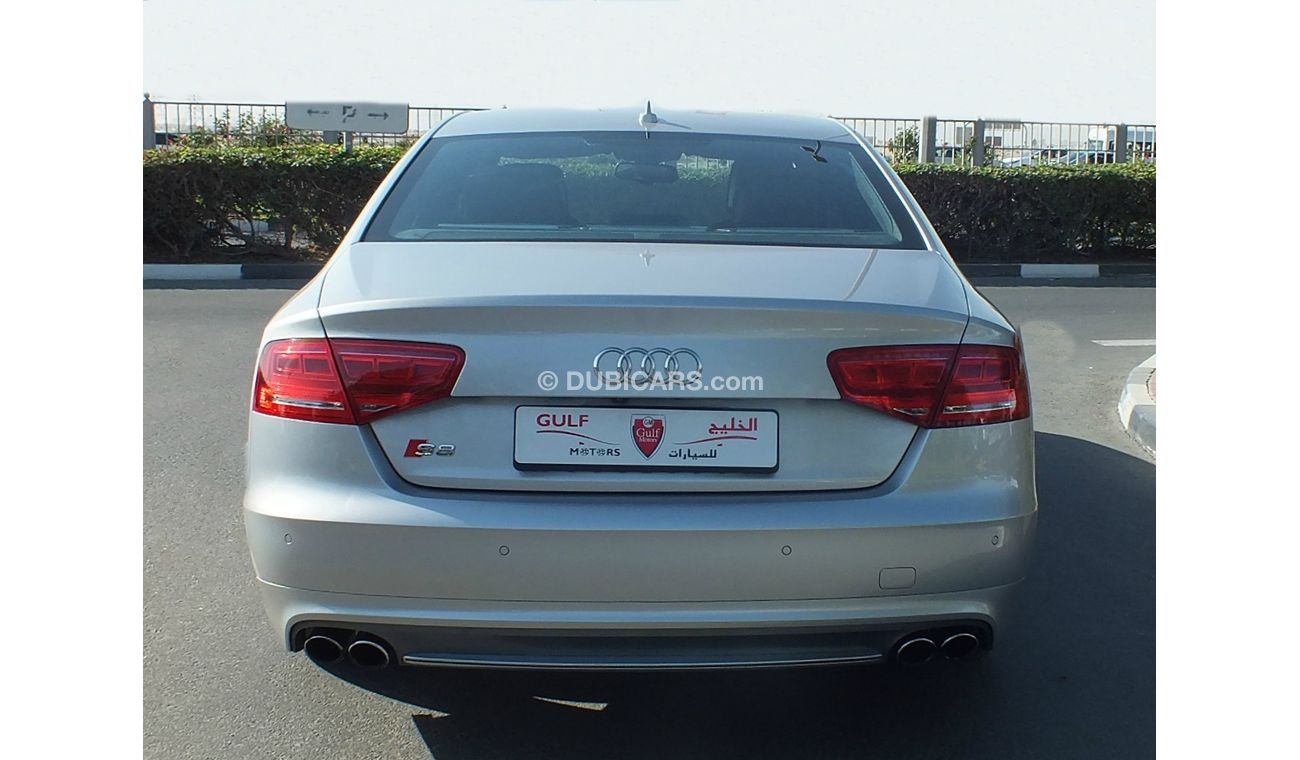 Audi S8 QUATTRO