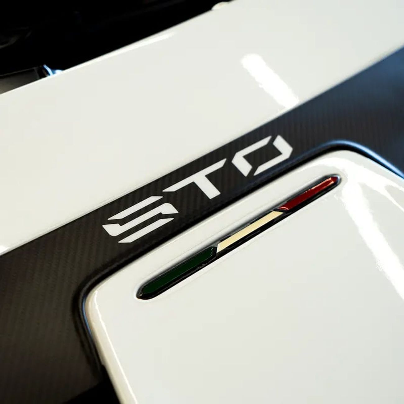 Lamborghini Huracan AED 1,149,950 • Lamborghini Huracan STO • Agency Warranty