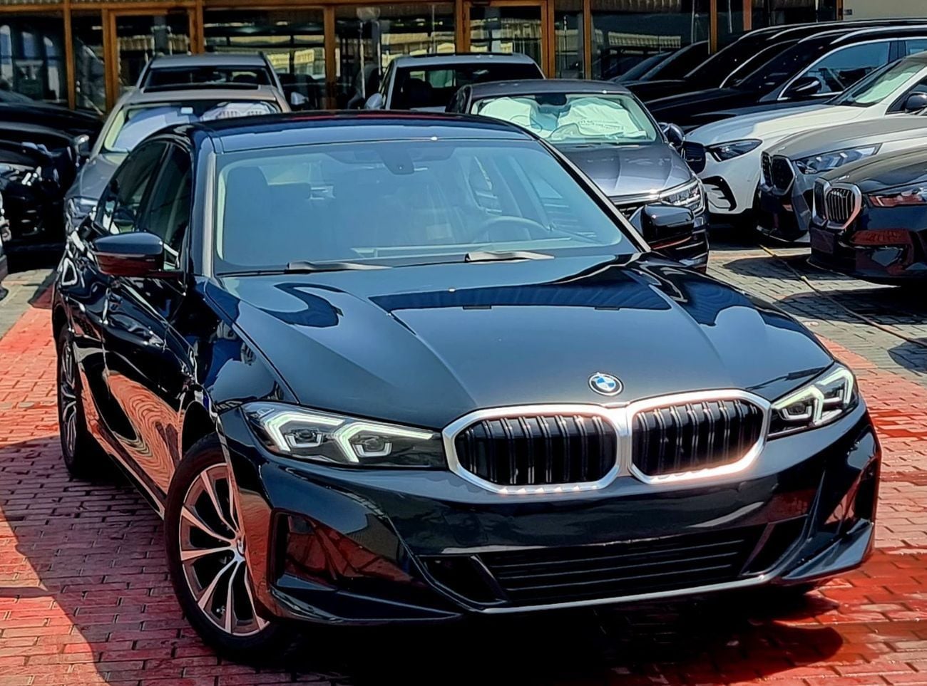 بي أم دبليو 318i LUXURY M SPORT PACKAGE