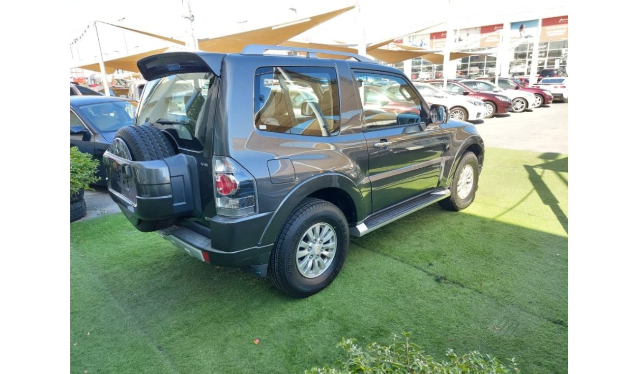 Mitsubishi Pajero Mitsubishi Bajero Model 2011 GCC COUPE coulour GREY  very good condition1