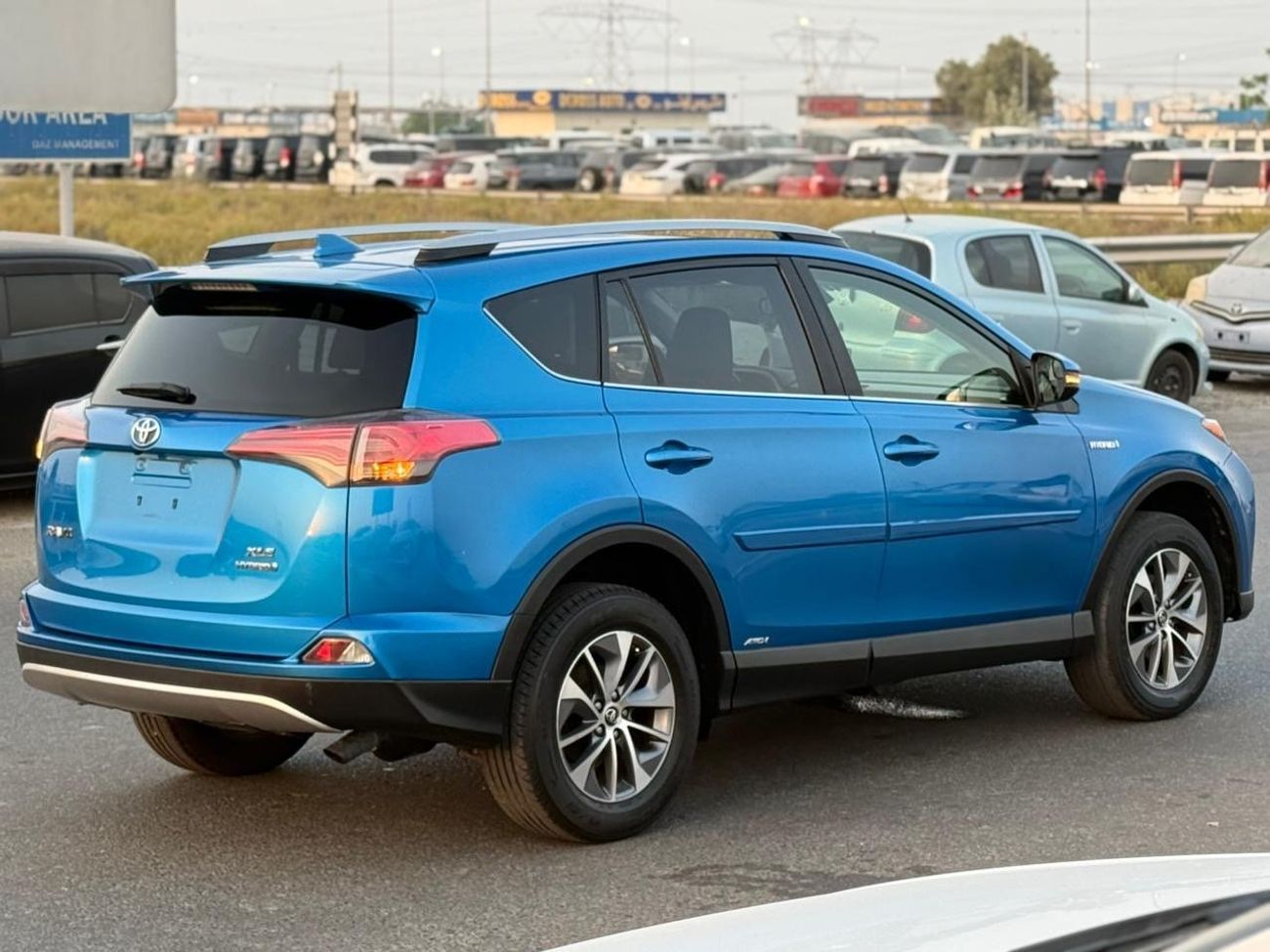 Toyota RAV4 XLE 2.5L Hybrid XLE sunroof, full Option