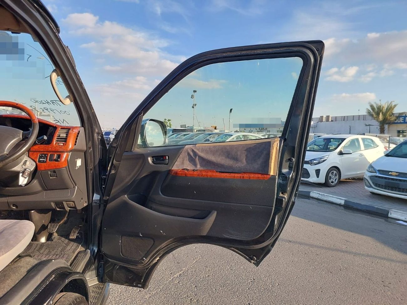 Toyota Hiace TOYOTA HIACE VAN RHD 2005 MODEL 2.0 L PETROL AUTOMATIC(PM19959)