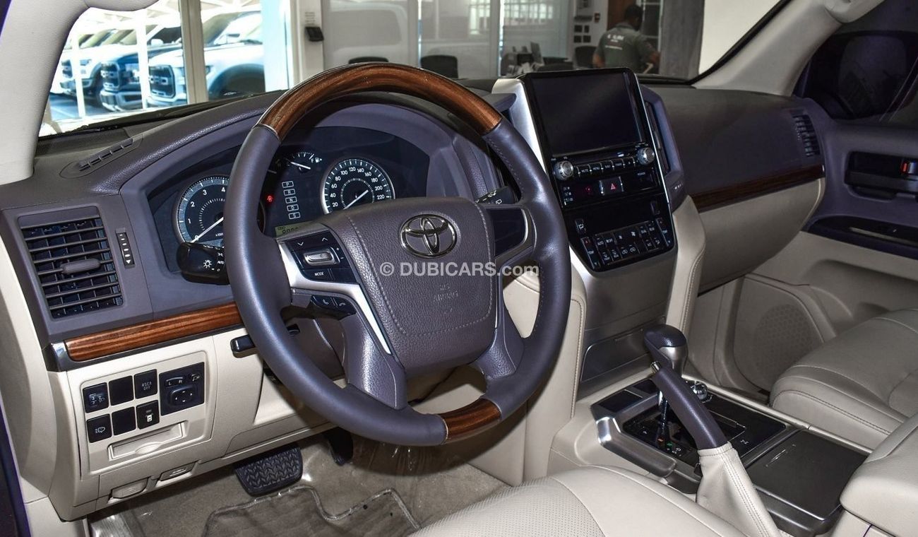 Toyota Land Cruiser GXR V8