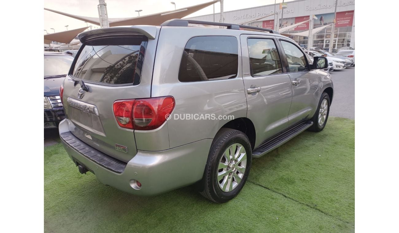 تويوتا سيكويا موديل 2009 لون سيلفر رقم واحد فتحة مثبت سرعة تحكم بحالة ممتازة لاتحتاج لأى مصاريف