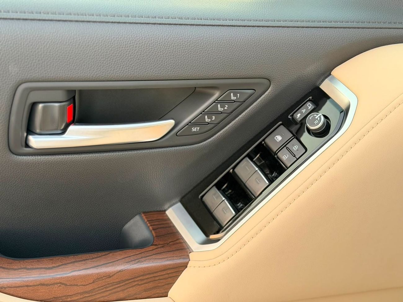 Toyota Land Cruiser VXR FUTTAIM SPECS