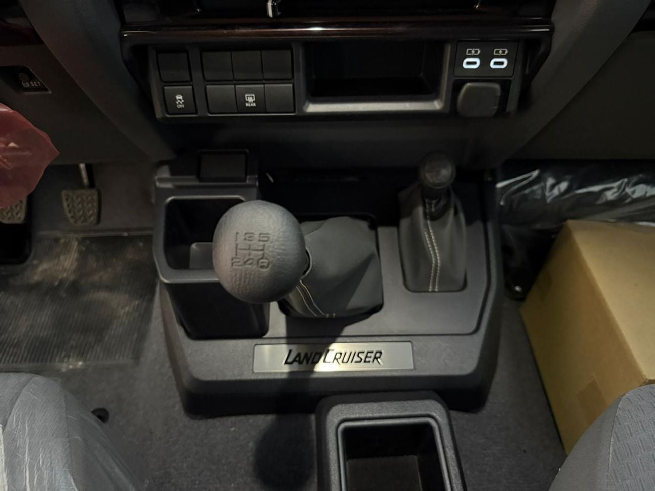 تويوتا لاند كروزر 70 LX LC76 STD Std 4.0L AWD