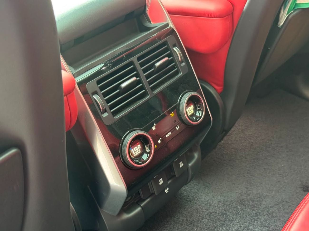 Land Rover Range Rover Sport AUTOBIOGRAPHY DYNAMIC V8 5.0L SUPERCHARGE / BIG SCREEN / PREMIUM SOUND SYSTEM / HEAD UP DISPLAY / 36