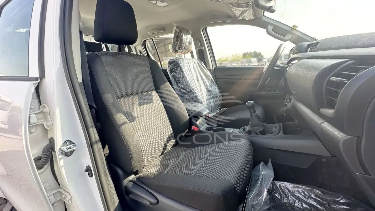 تويوتا هيلوكس GL Toyota Hilux 2.7L P DC 4WD STANDARD 5MT 2025 • Petrol • Manual