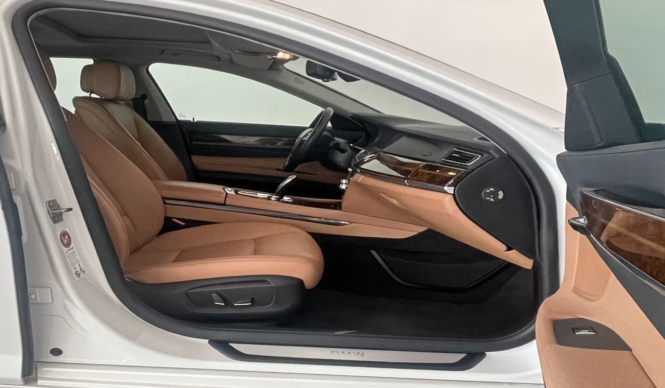 بي أم دبليو 740Li EXECUTIVE V6  GCC SPECS - EXCELLENT CONDITION