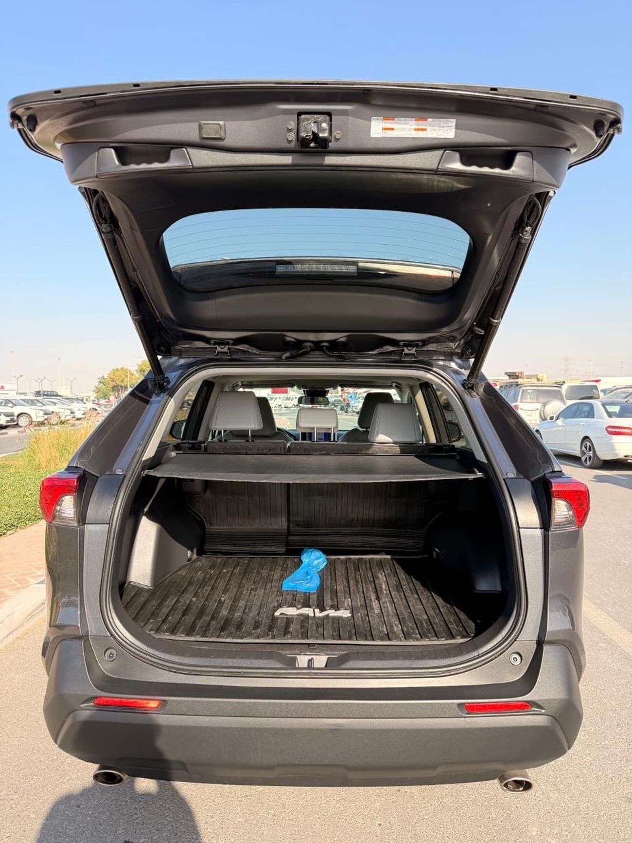 Toyota RAV4 XLE premium 2.5L | Sunroof | leather seats | push start full option