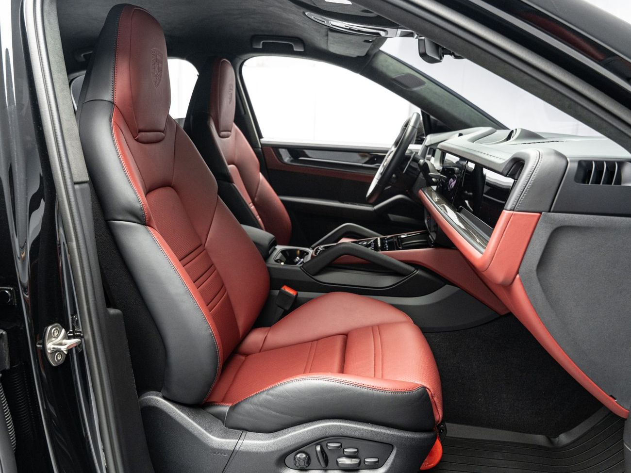 Porsche Cayenne TURBO GT BUY NOW, PAY 2027 | THE BLACKLINE STANDARD | 2027 Porsche Warranty, Low KMs, GCC