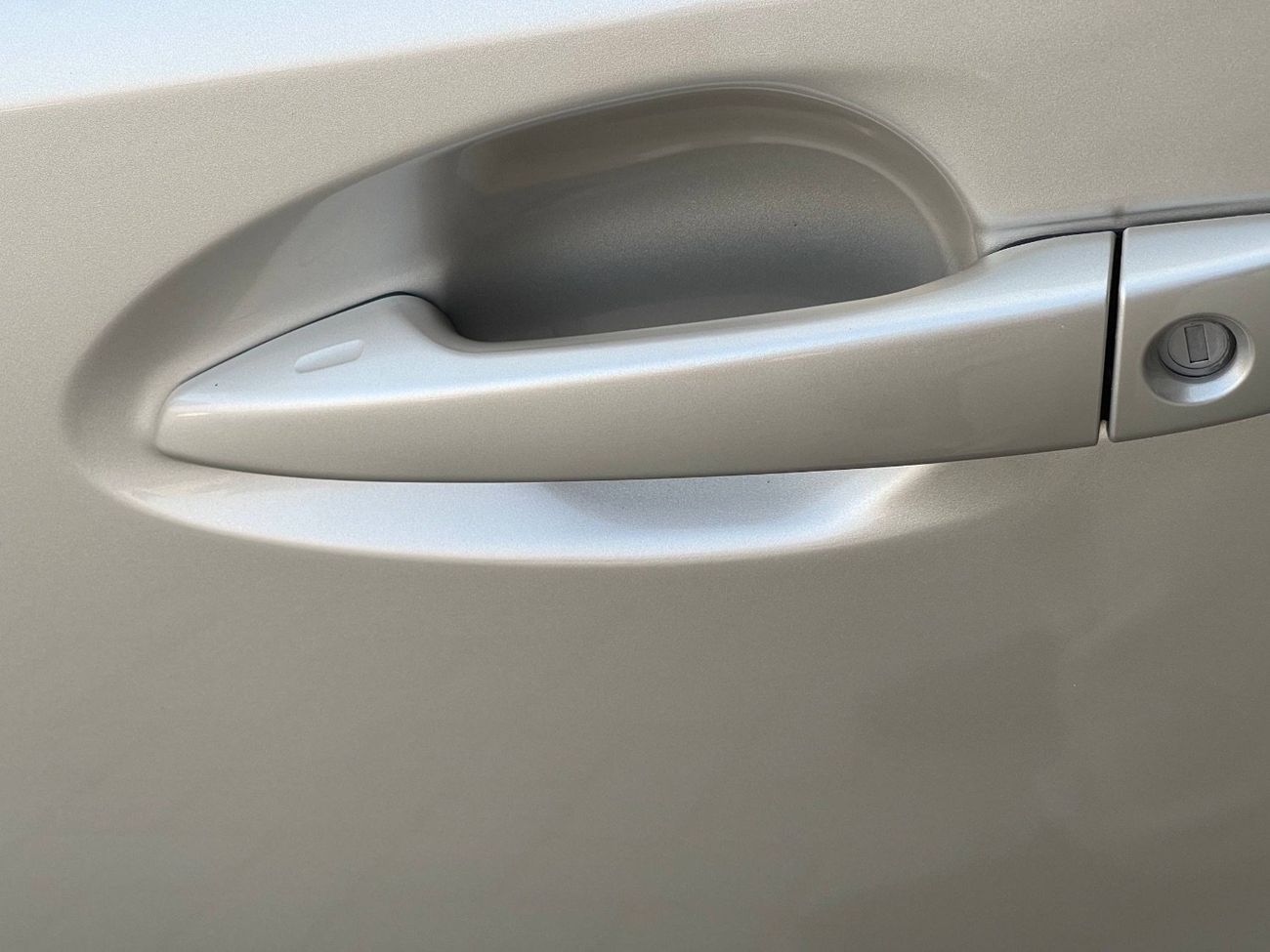 Lexus ES350 Platinum 3.5L 3.5 V6 / BIG SCREEN /COOLING AND HEATING SEATS / LOW MILEAGE / IN PERFECT CONDITION