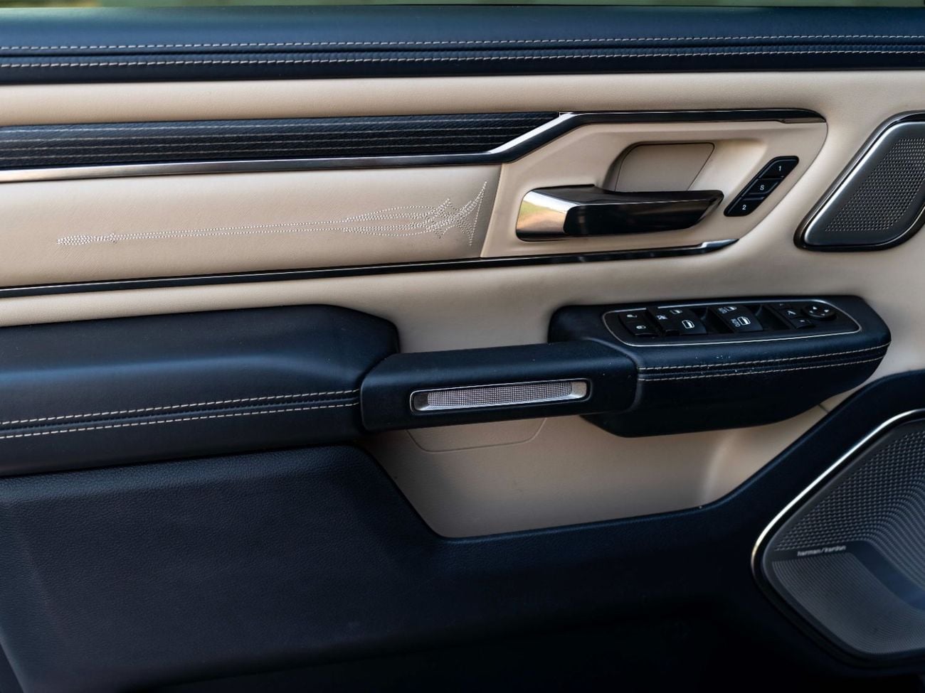 رام 1500 Limited 5.7L (6 Seater)