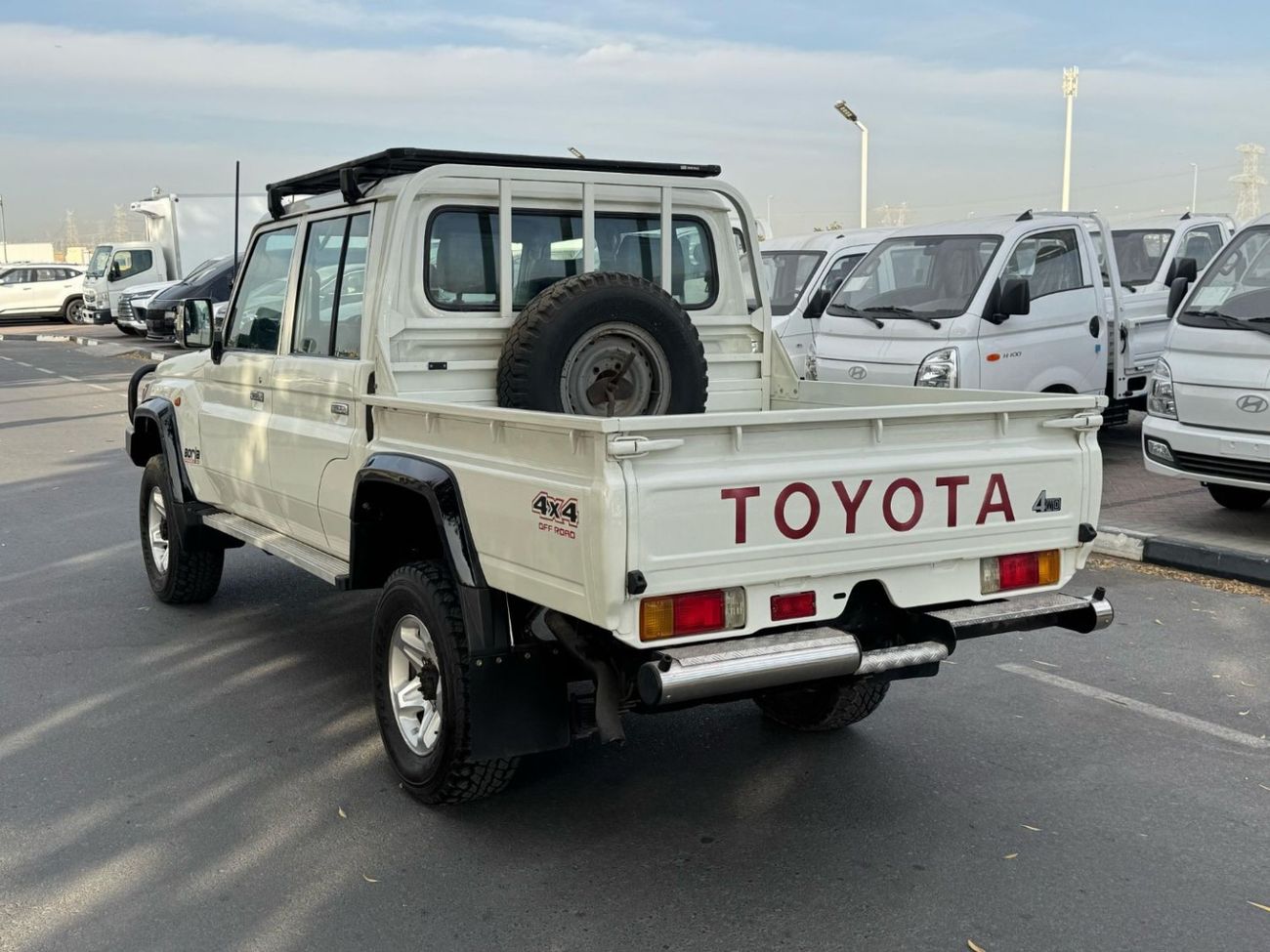 تويوتا لاند كروزر بيك آب Diesel ,Right Hand Drive ,4 Doors ,4.5 Liter ,Manual Transmission ,Power Windows