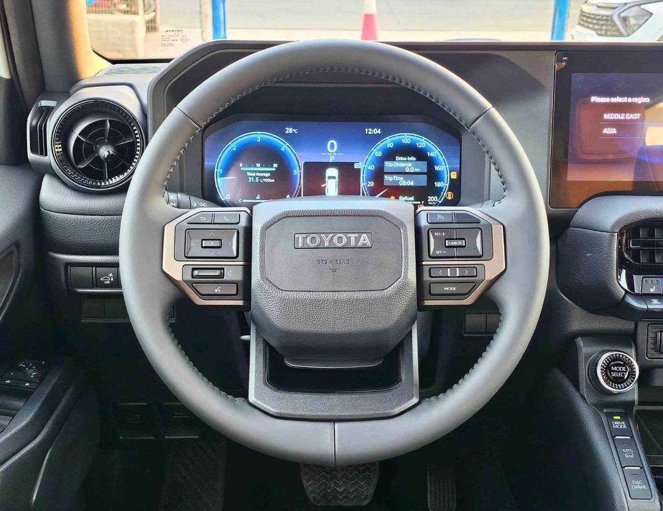 تويوتا برادو ADVENTURE TURBO / 2.8L V4 DIESEL / DRIVER POWER SEAT WITH LEATHER / DVD+CAMERA / COOL BOX (CODE # P2