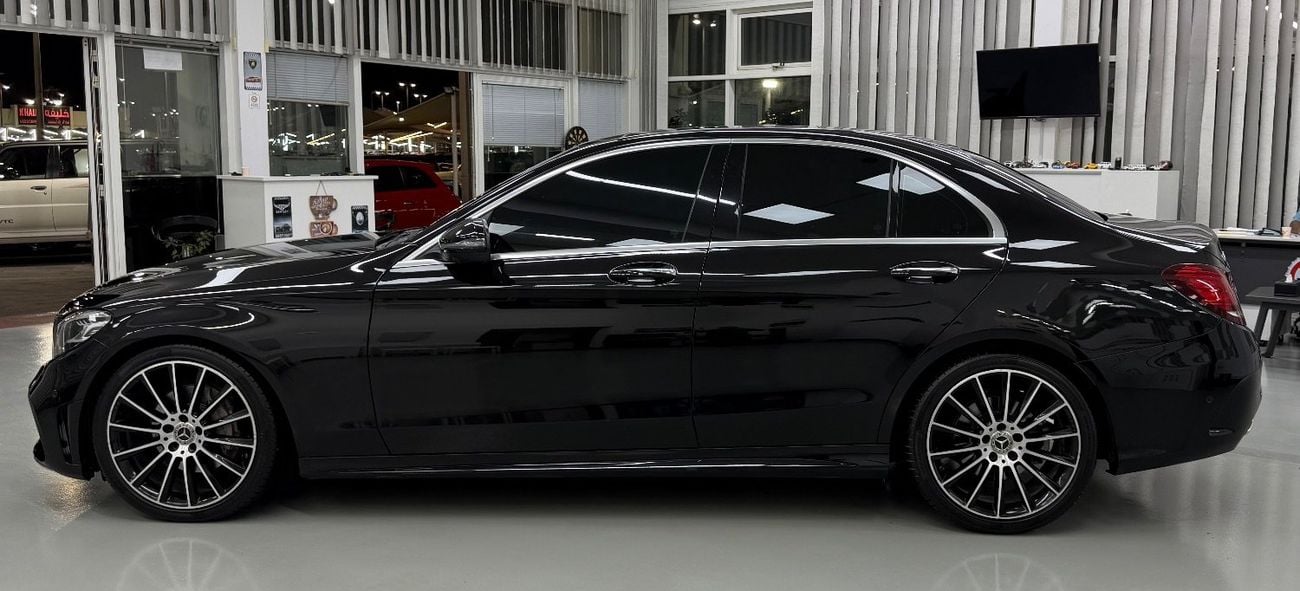 Mercedes-Benz C 200 GCC .. FSH .. AMG .. Perfect Condition .. Panoramic