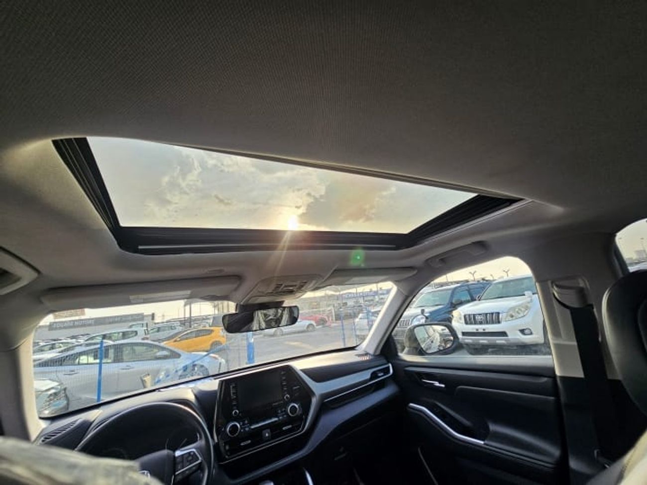 Toyota Highlander XLE-Non Hybrid-3.5L-AWD-LHD-American specs-6 Cylinders-petrol-Automatic-7 Seats-5 Doors