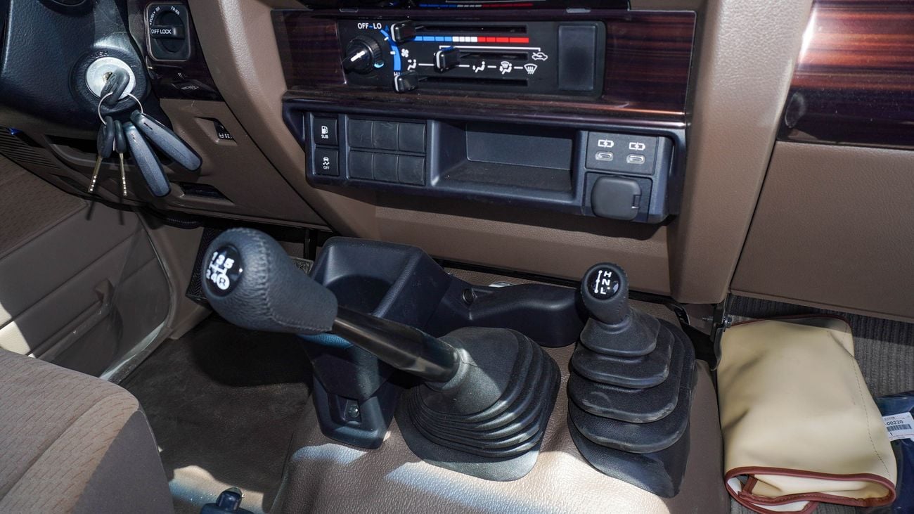 Toyota Land Cruiser Pick Up 4.0L V6 Single Cabin M/T