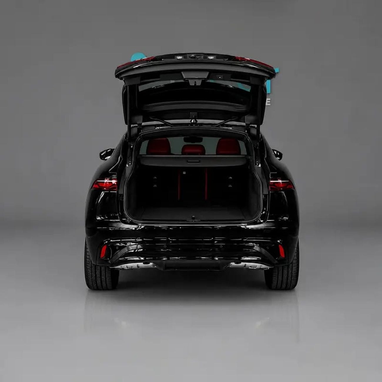 Jaguar F-PACE R-DYNAMIC SE P250 3,449 P.M • 0% Downpayment • R-Dynamic SE • Agency Warranty and Service Package