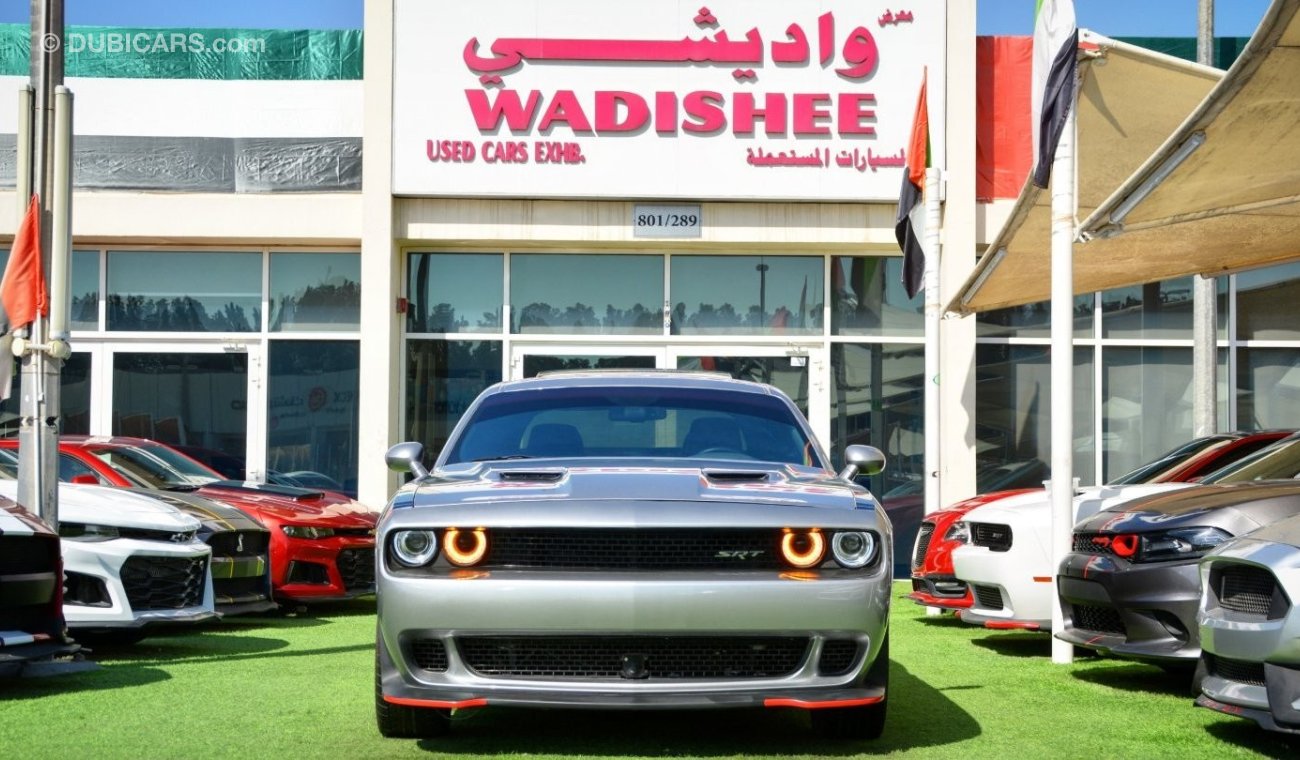 دودج تشالينجر SOLD!!!!Dodge Challenger SXT V6 2018/Full option/Original Airbags/Sunroof/Very Good Condition