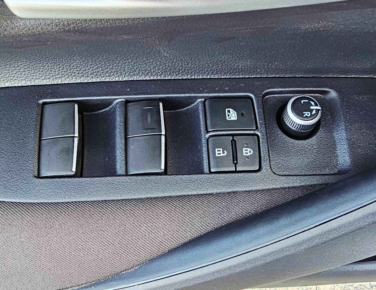 تويوتا ليفين HYBRID LUXURY | 1.8L V4 | SUNROOF DVD + CAMERA | PUSH START |  (CODE # LL18HEV)