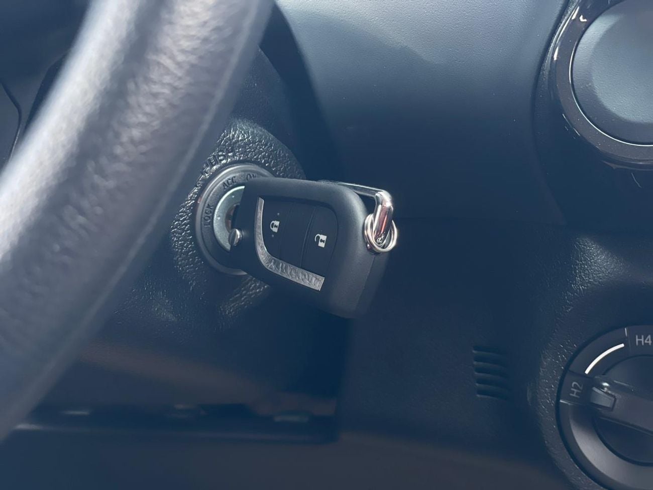 تويوتا هيلوكس GLXS SR5 2.7L 4X4