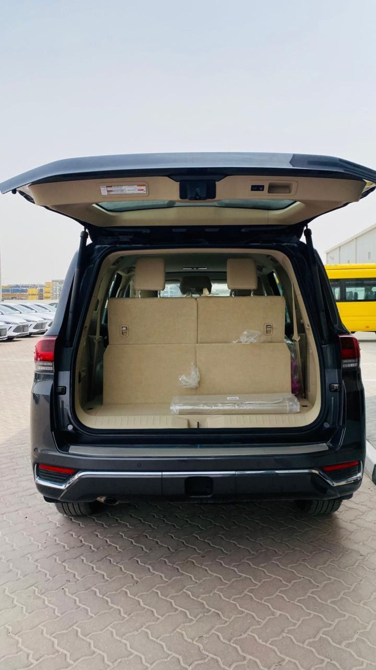 تويوتا لاند كروزر TOYOTA LAND CRUISER LC300 VX PETROL 4.0 HI 2025